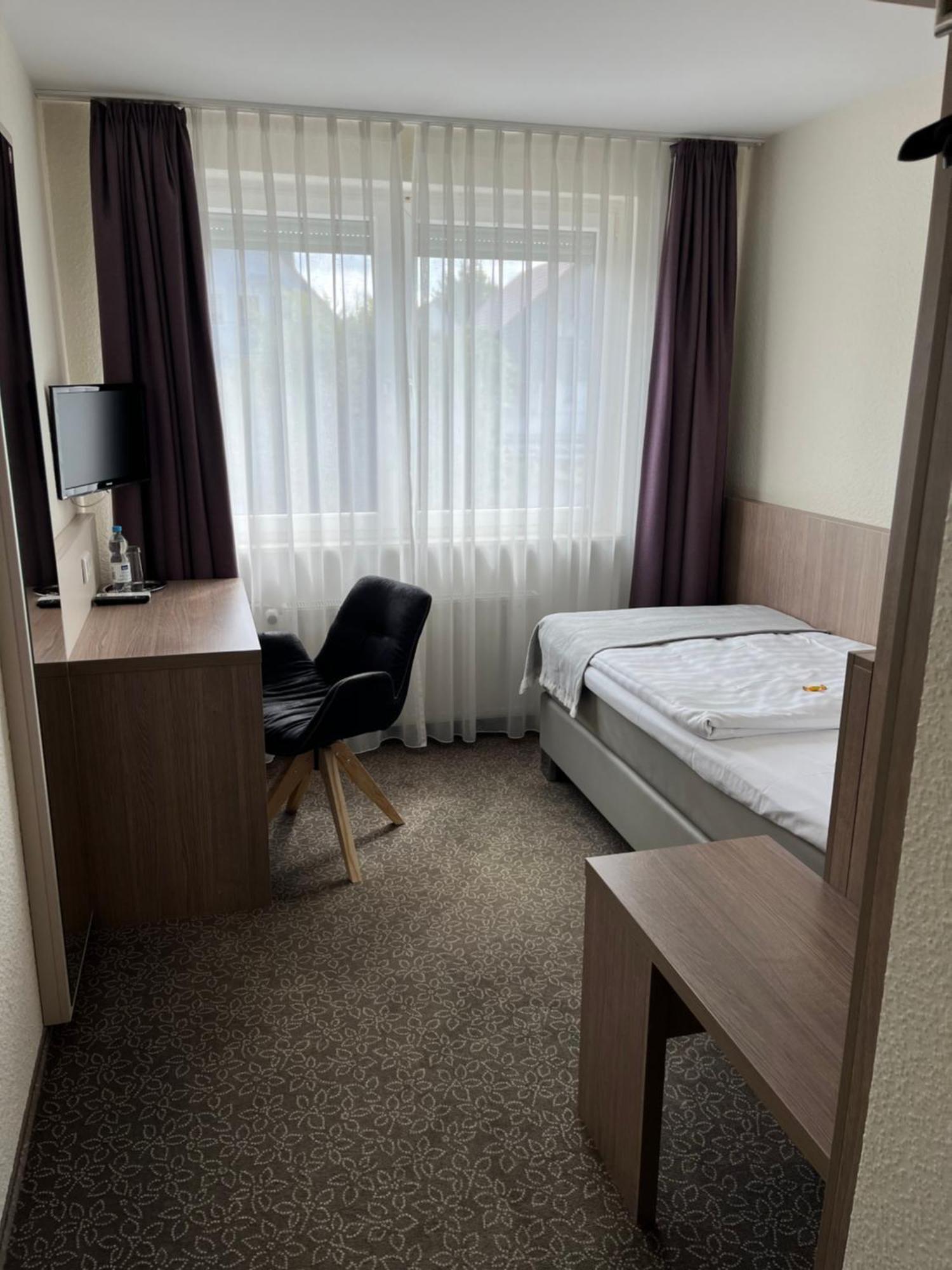 Hotel Zum Ritter Зелигенштадт Экстерьер фото