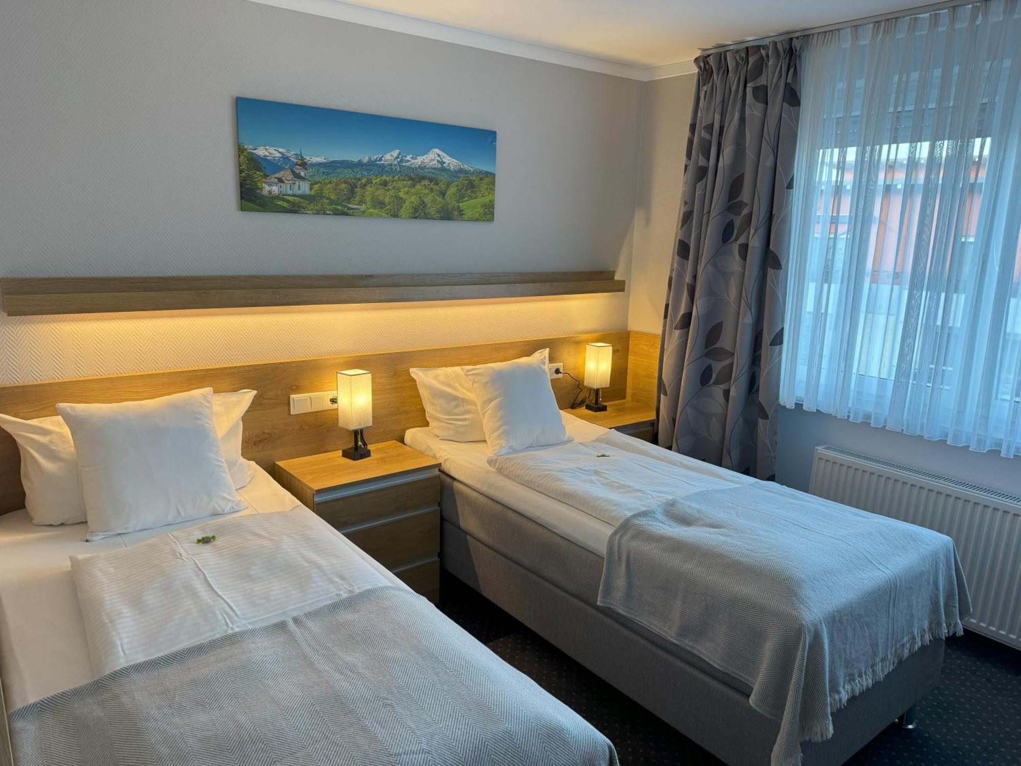 Hotel Zum Ritter Зелигенштадт Экстерьер фото