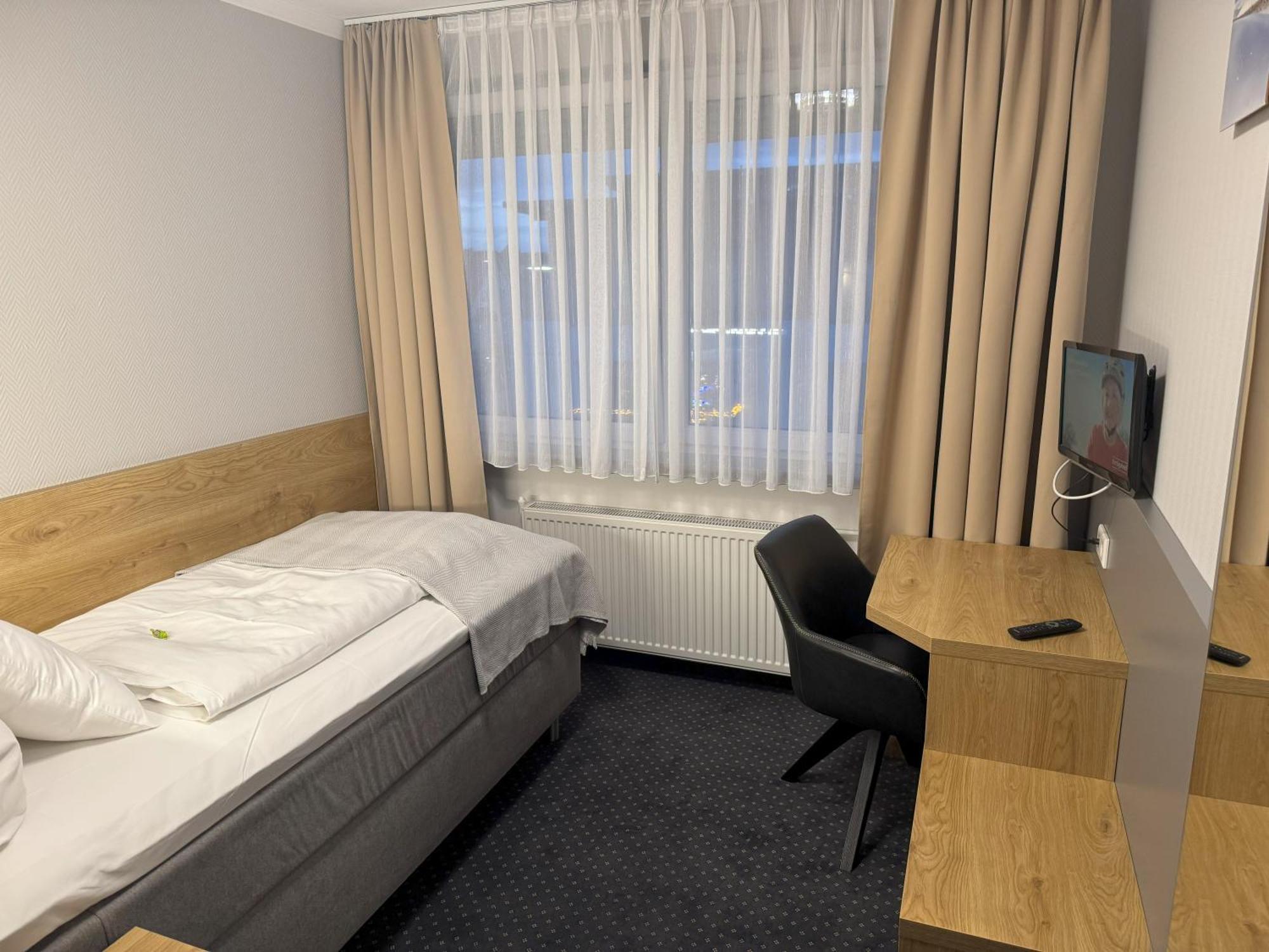Hotel Zum Ritter Зелигенштадт Экстерьер фото