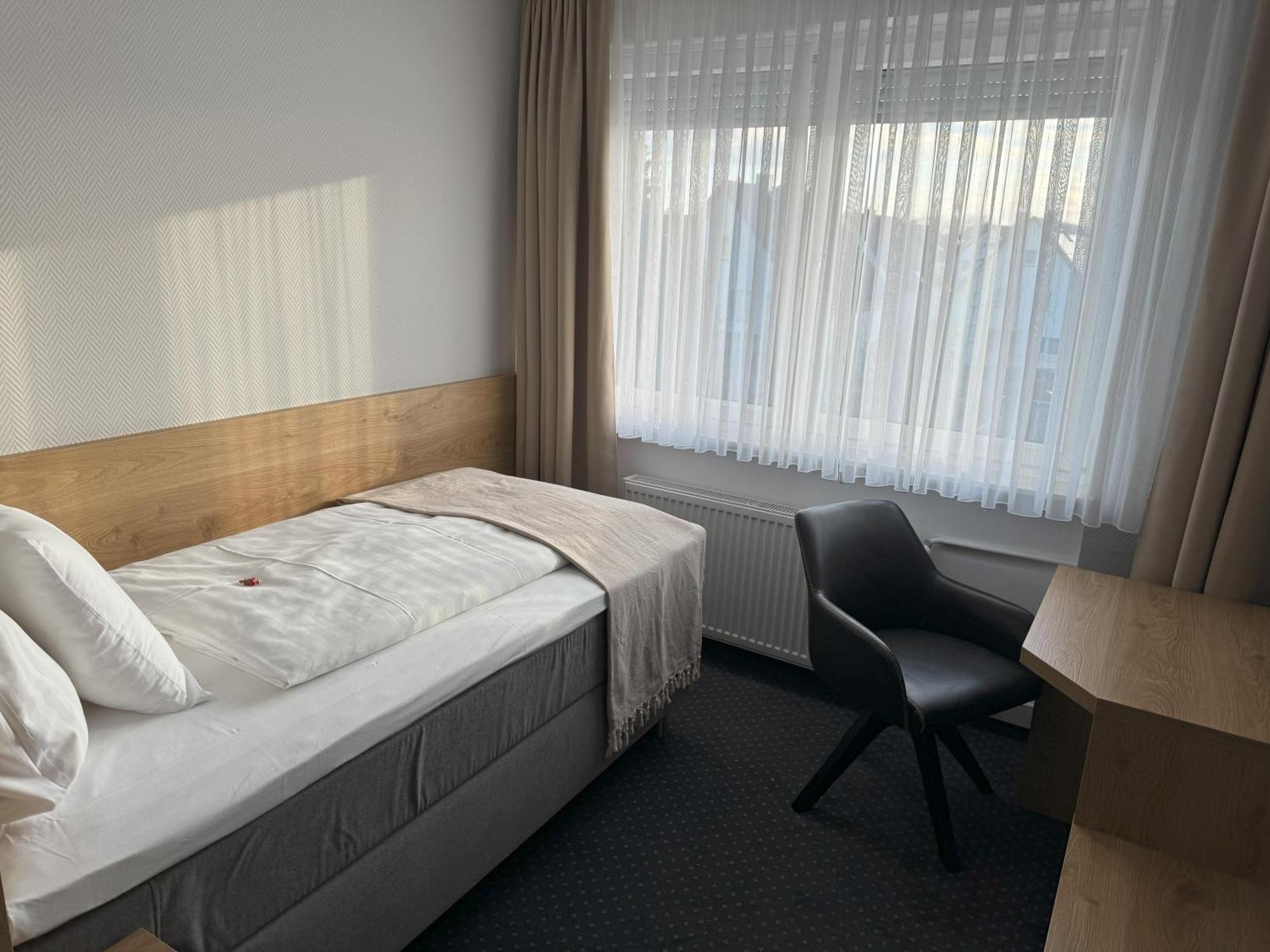 Hotel Zum Ritter Зелигенштадт Экстерьер фото