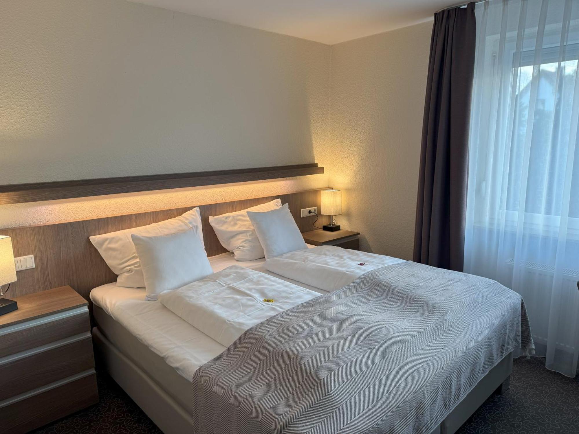 Hotel Zum Ritter Зелигенштадт Экстерьер фото