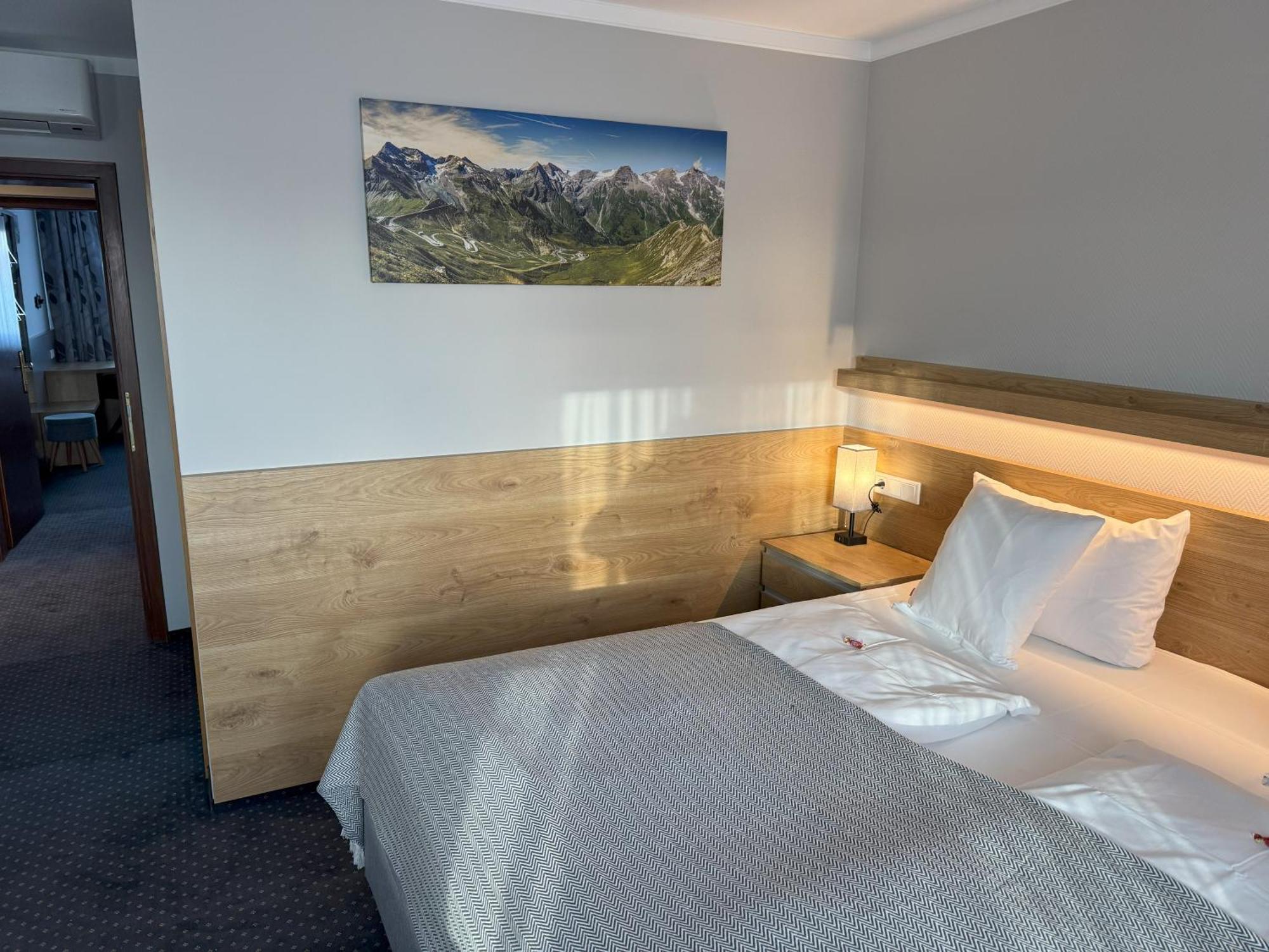 Hotel Zum Ritter Зелигенштадт Экстерьер фото